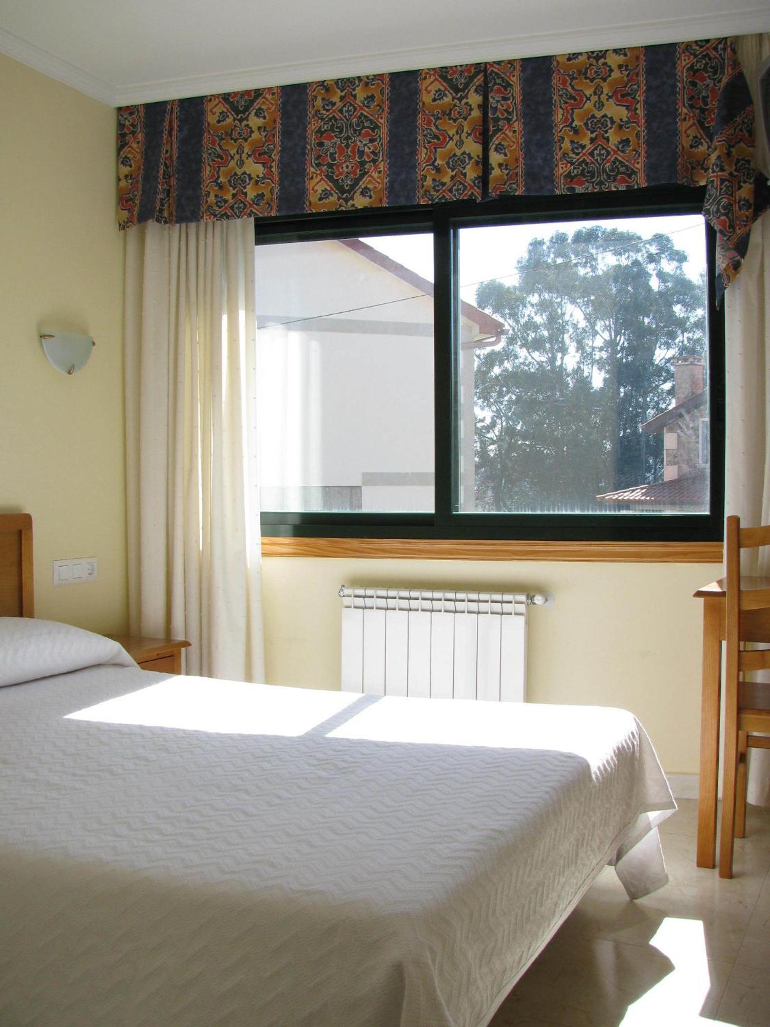 Hotel Restaurante Los Tulipanes San Salvador de Poio Zewnętrze zdjęcie